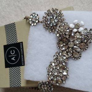 Accessory Concierge bold statement necklace